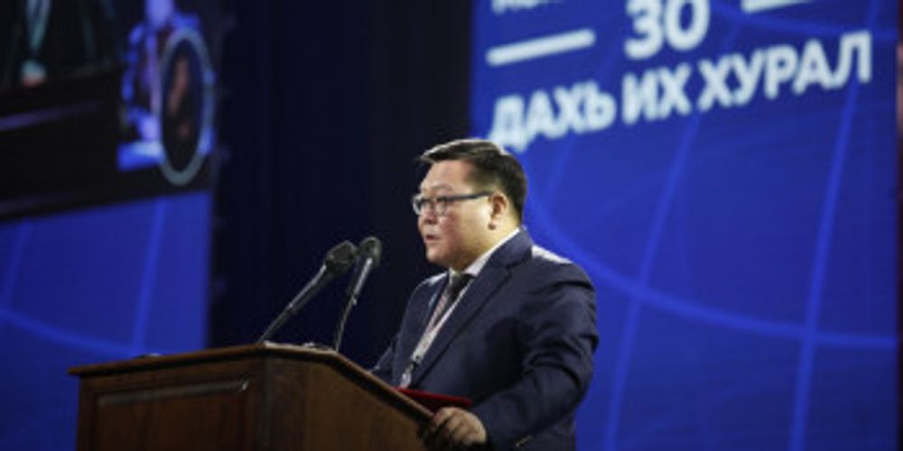 Б.БАЯРБААТАР: ДУТАГДЛЫН ХАЖУУГААР ДУУГҮЙ ӨНГӨРДӨГ ЭВ ЭЕ БИДЭНД ТУС БИШ УС БОЛНО
